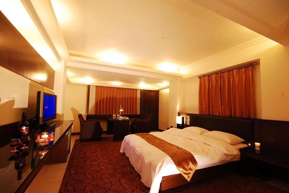 The Enterpriser Hotel Тайчжун Экстерьер фото