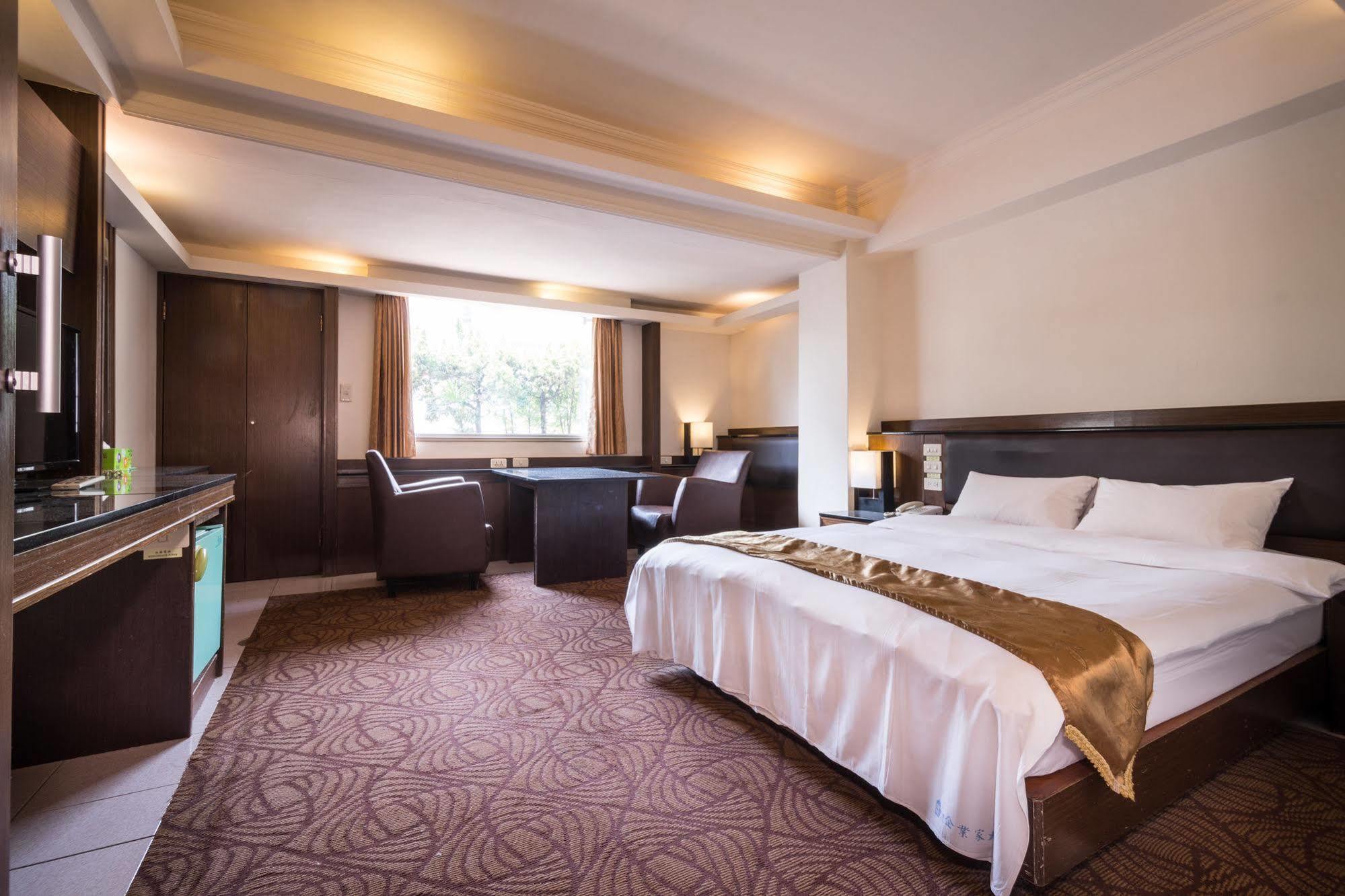 The Enterpriser Hotel Тайчжун Экстерьер фото
