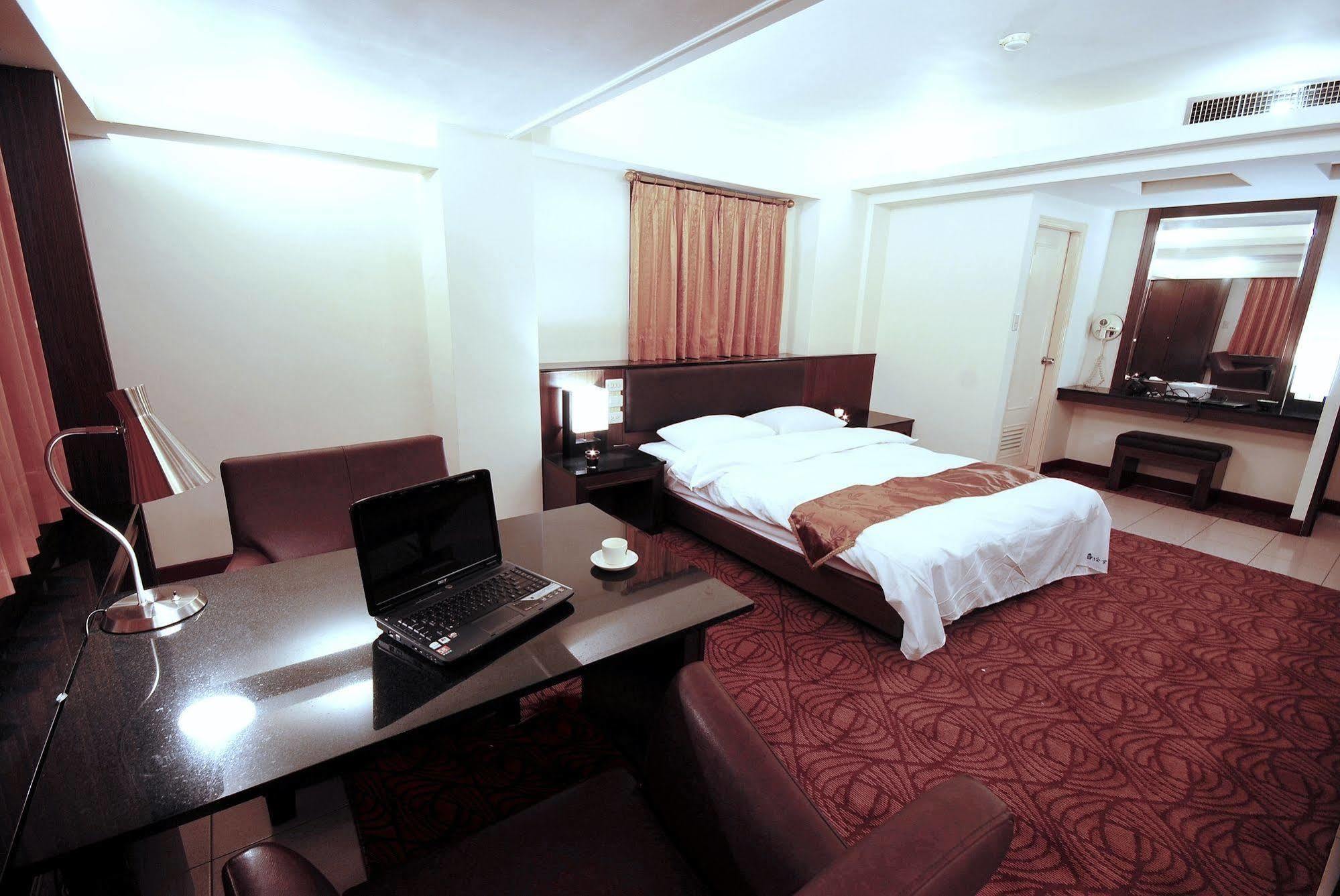 The Enterpriser Hotel Тайчжун Экстерьер фото